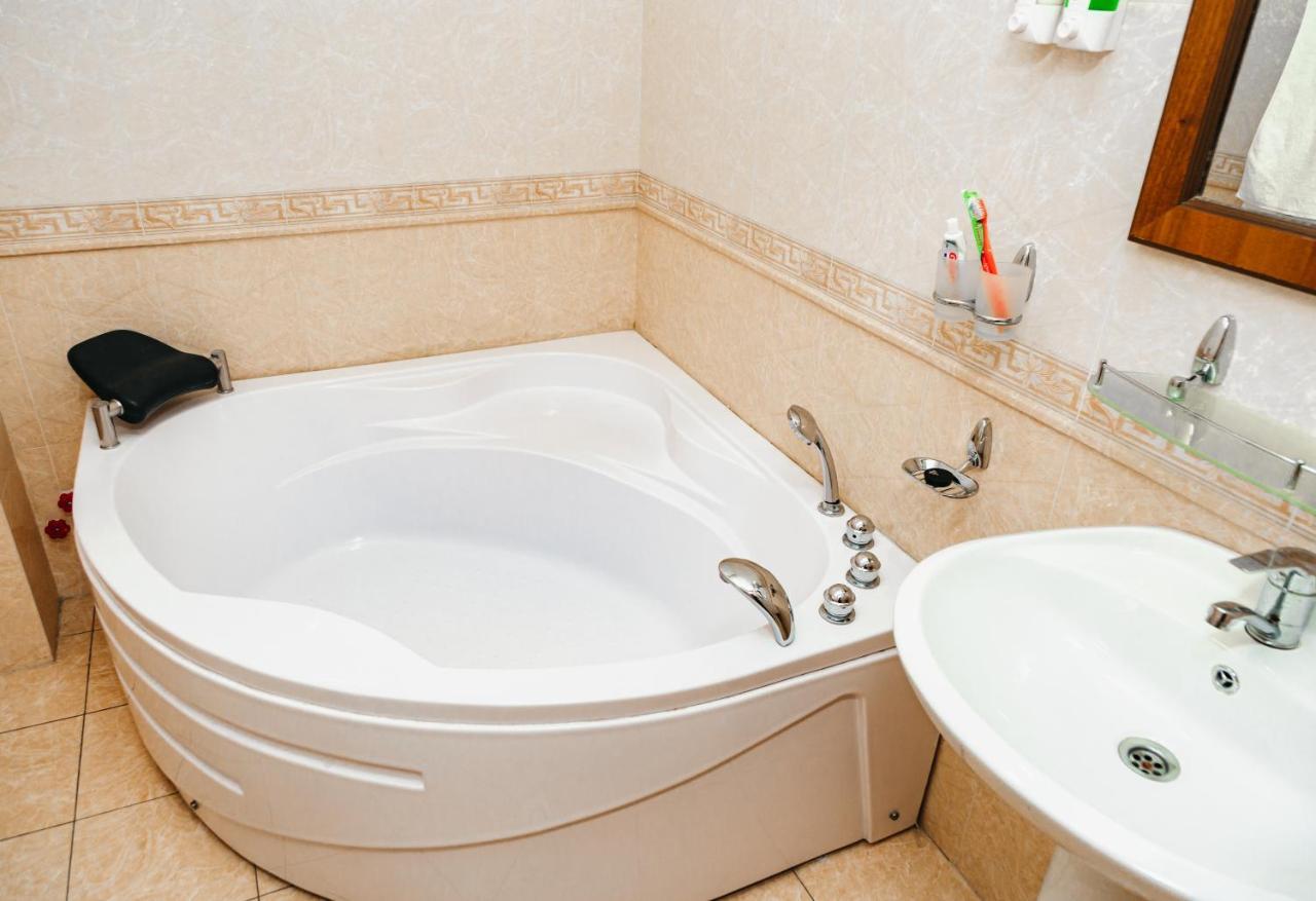 Buyuk Ipak Yo'Li Hotel نمنغان المظهر الخارجي الصورة